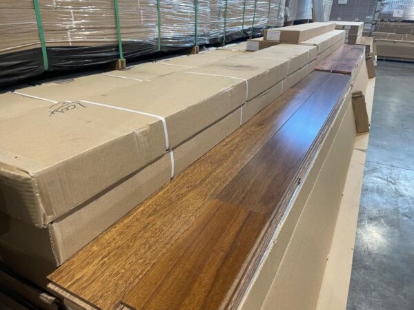 Hardwood - Sucupira - Brazilian Chestnut - 5 x 3/4" - Preta - Satin Natural Finish